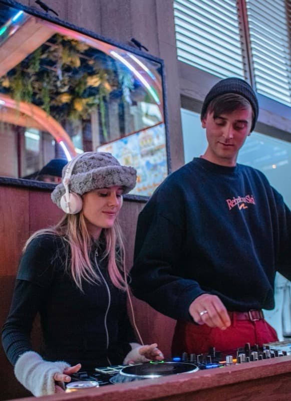 Juno Love performance