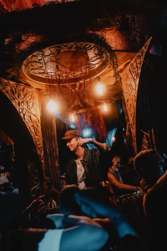 Juno Love performance