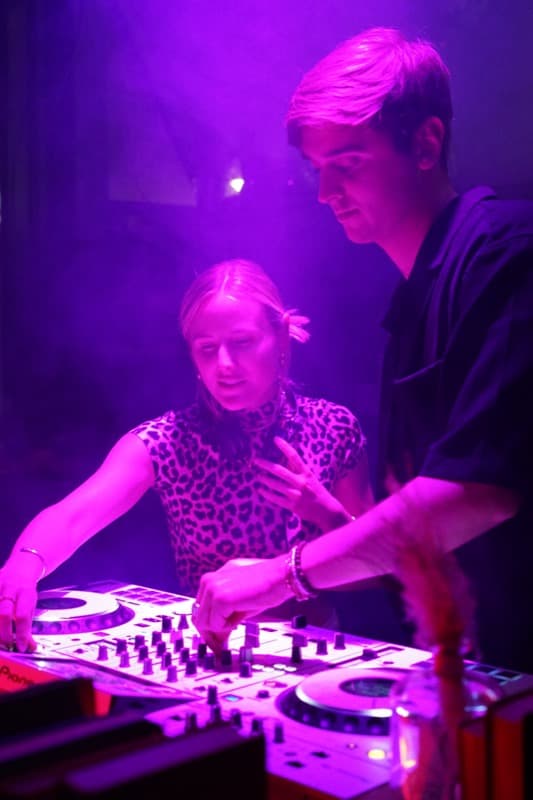 Juno Love performance